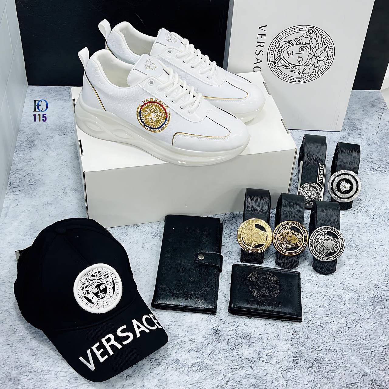 Ensemble Versace Blanc et Or : Baskets, Ceintures et Portefeuille