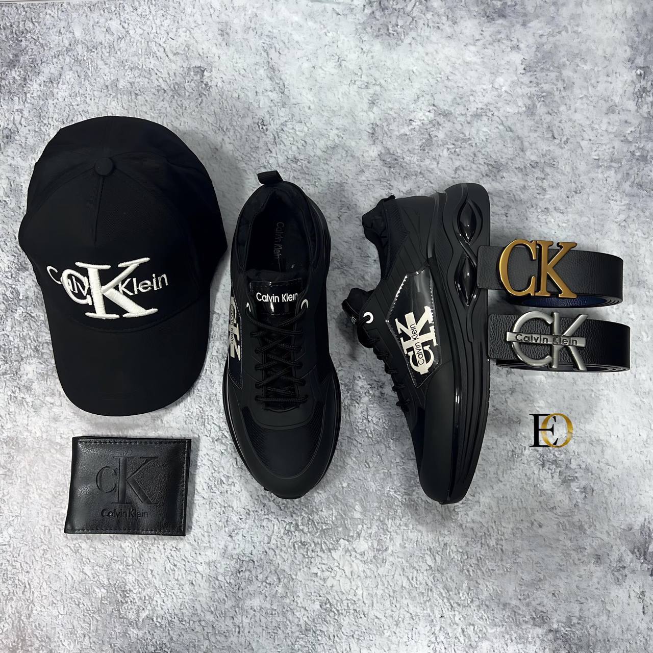 Ensemble Calvin Klein Blanc et Noir : Baskets, Casquette et Portefeuille