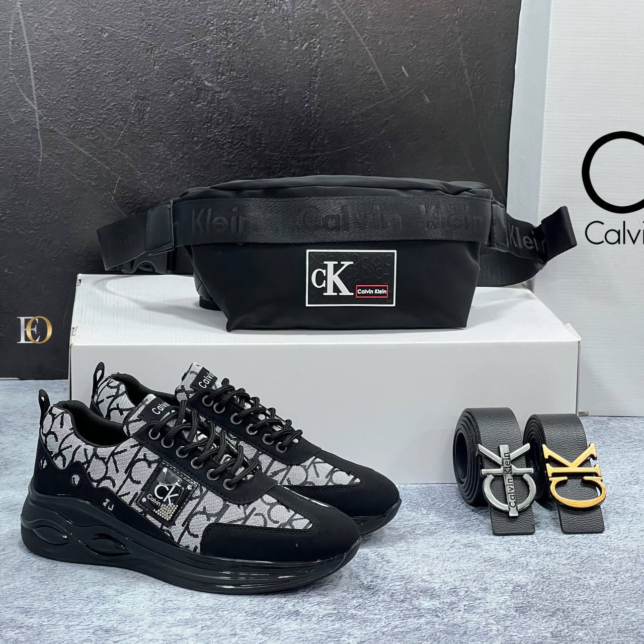  Ensemble Calvin Klein : Baskets, Sac Banane et Ceintures