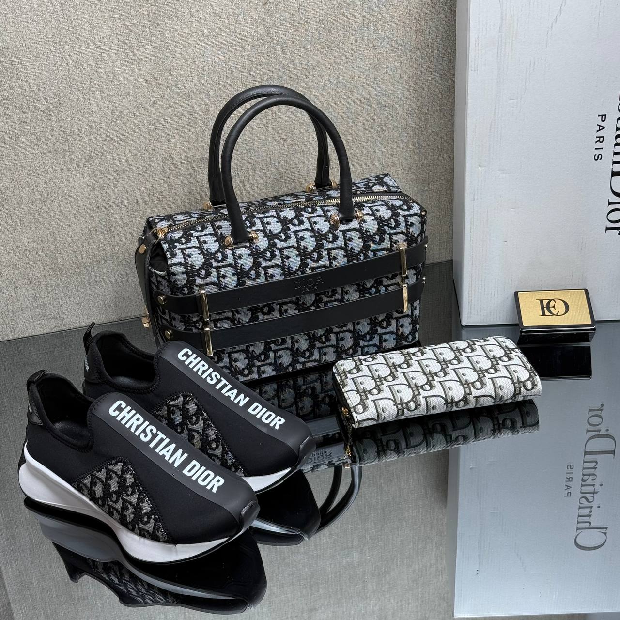Ensemble Christian Dior : Baskets, Sac Bowling et Portefeuille - Motif Oblique Noir et Gris