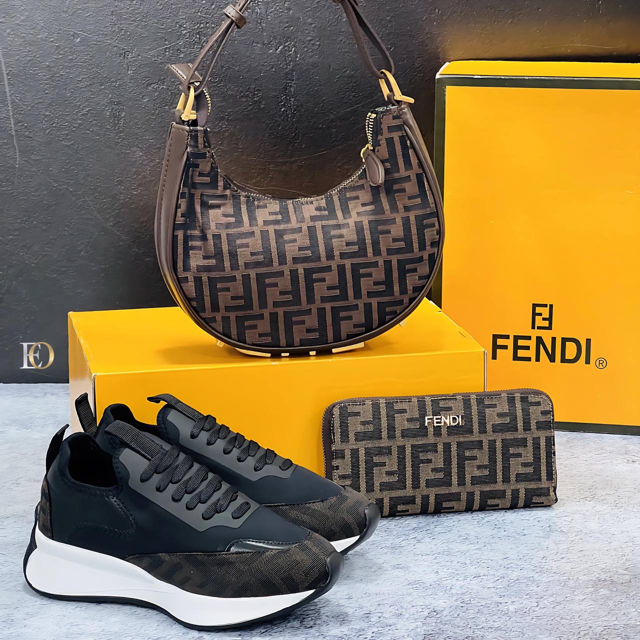 Ensemble Fendi Noir et Marron : Sac à Main, Baskets et Portefeuille - Motif FF Iconique