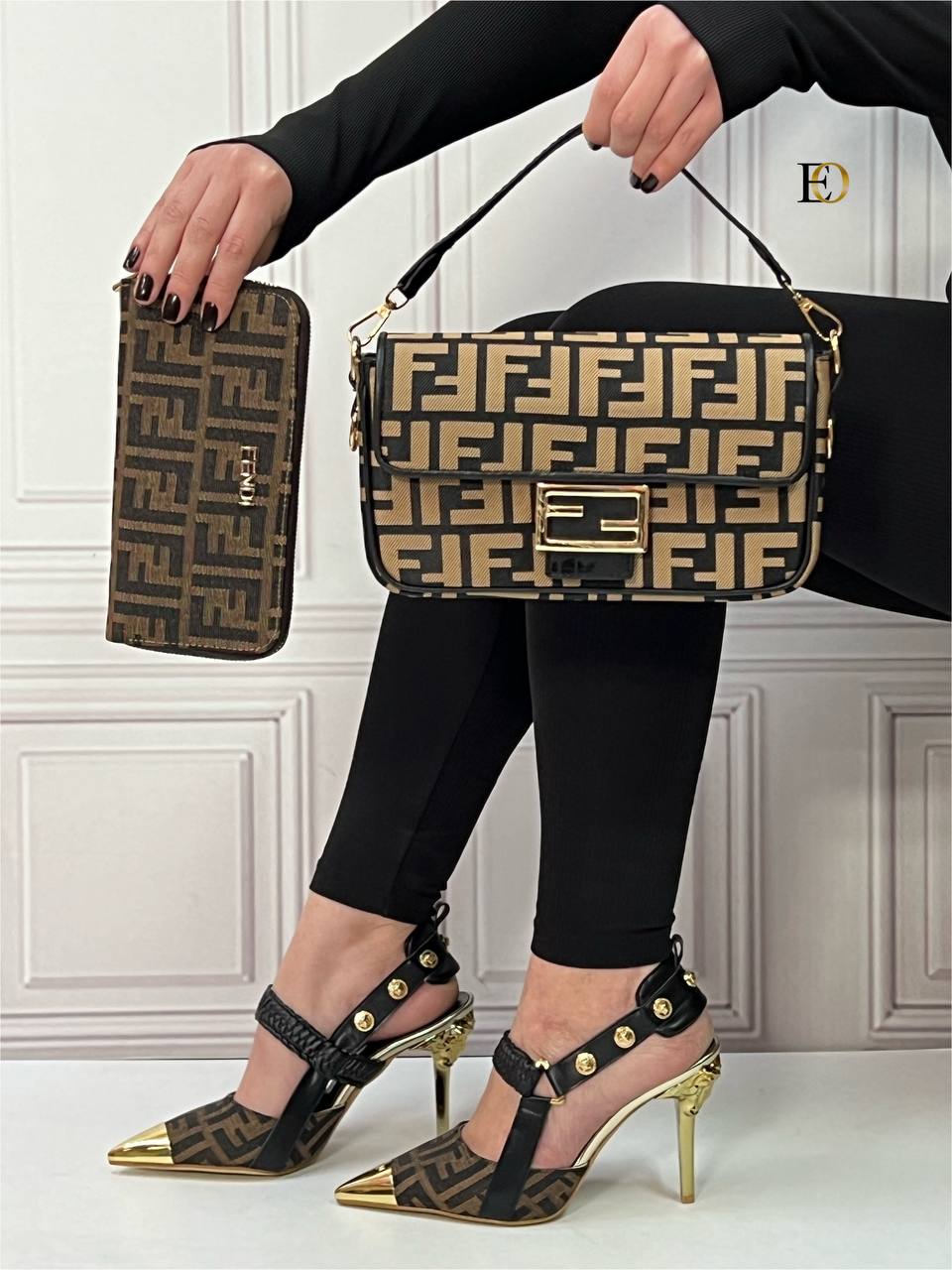  Ensemble Fendi Marron et Noir : Sac à Main, Portefeuille et Escarpins Assortis - Motif FF Iconique