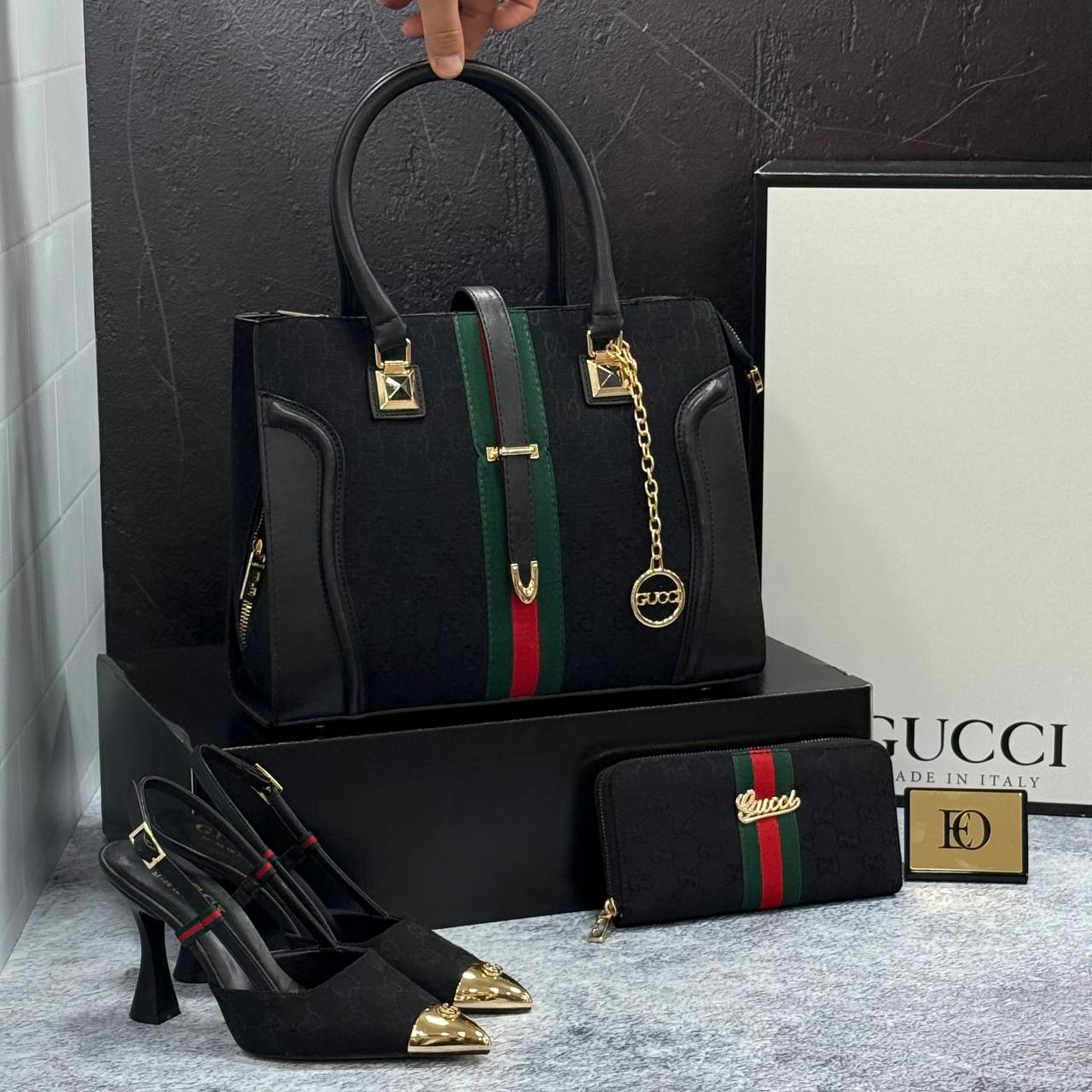 Ensemble Gucci Noir Élégant : Sac Dionysus, Portefeuille et Escarpins Assortis