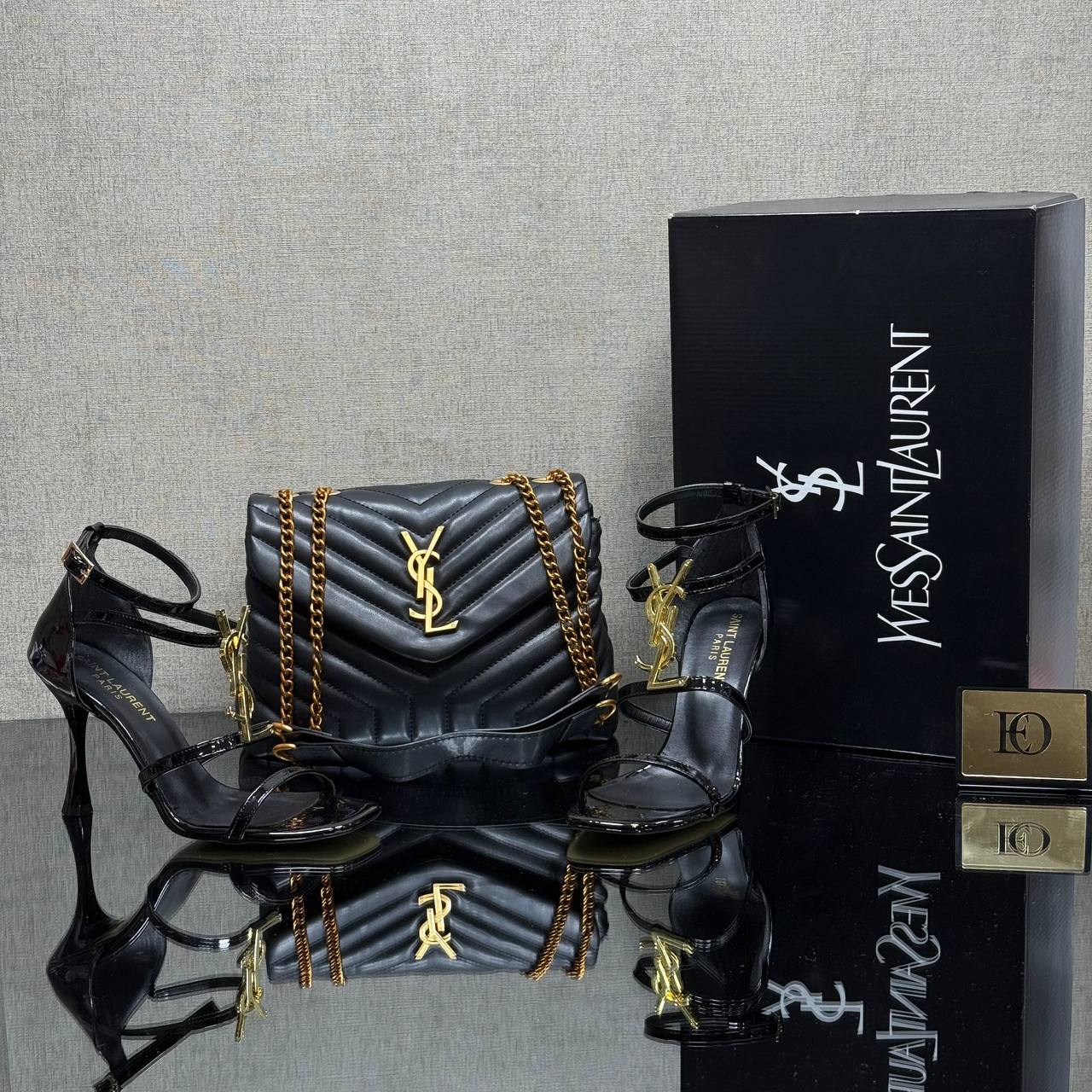Ensemble Saint Laurent Noir et Or : Sac Loulou et Escarpins Assortis