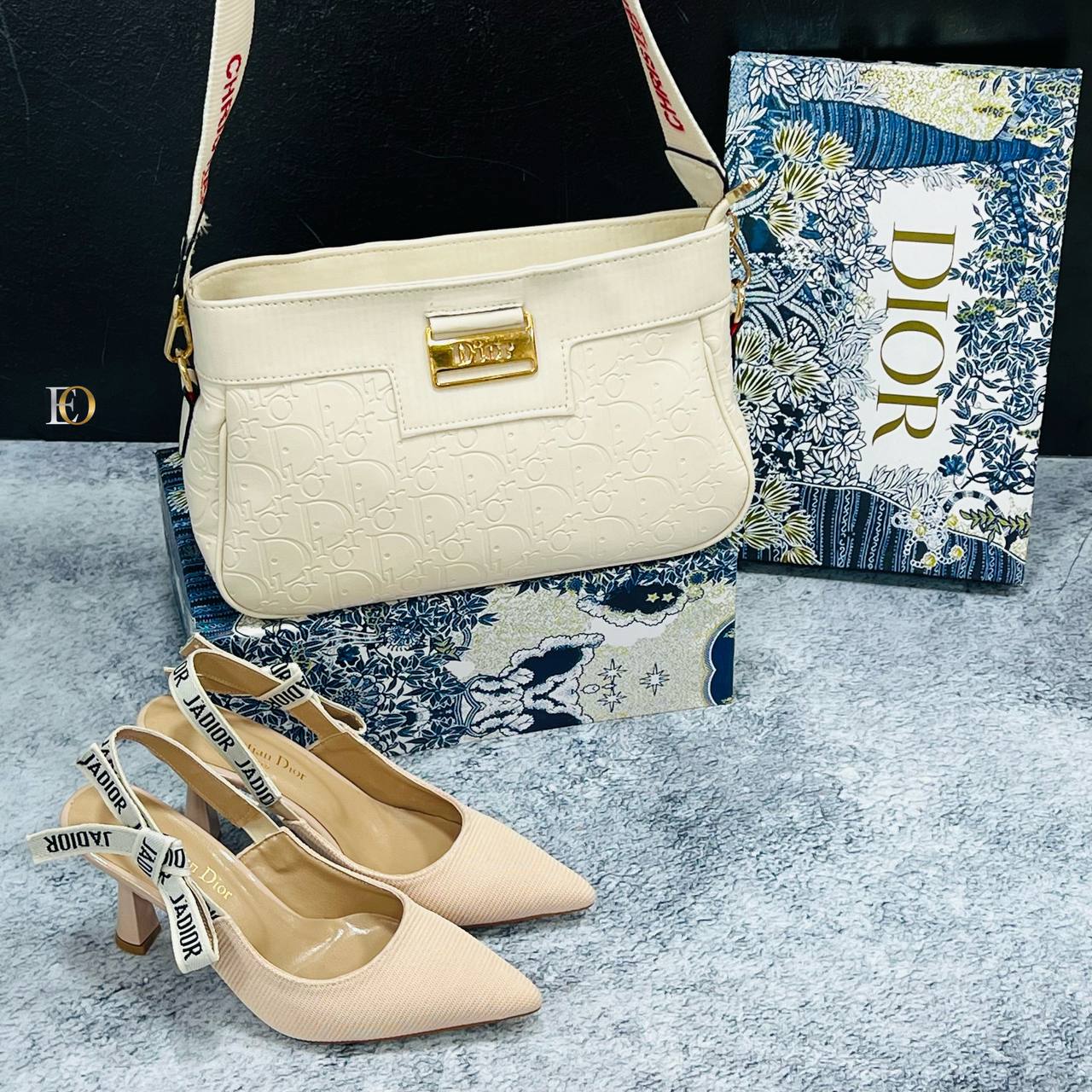 Ensemble Dior Blanc et Beige : Sac Bandoulière et Escarpins J'Adior Assortis