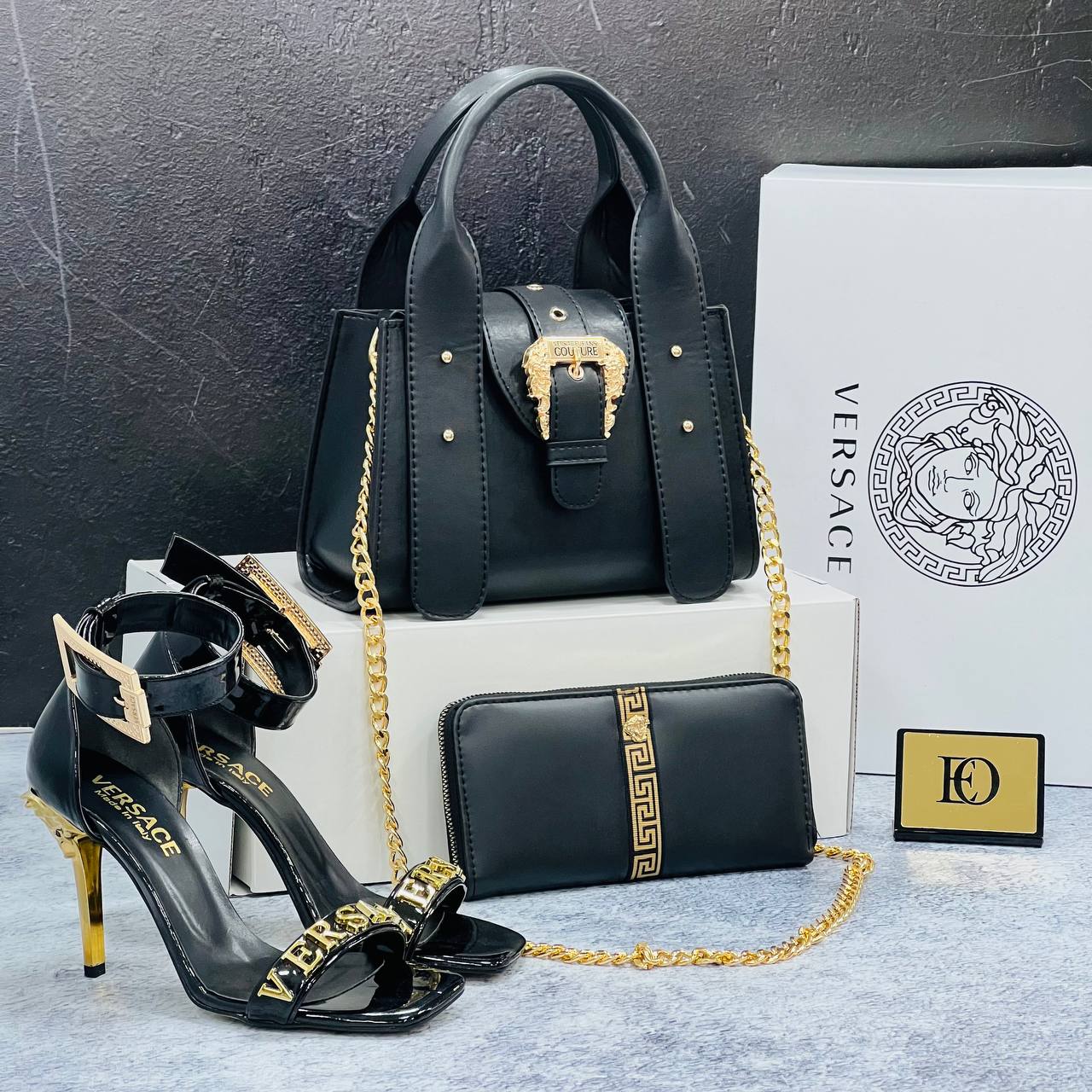 Ensemble Versace Noir et Or : Sac à Main, Portefeuille et Escarpins Assortis