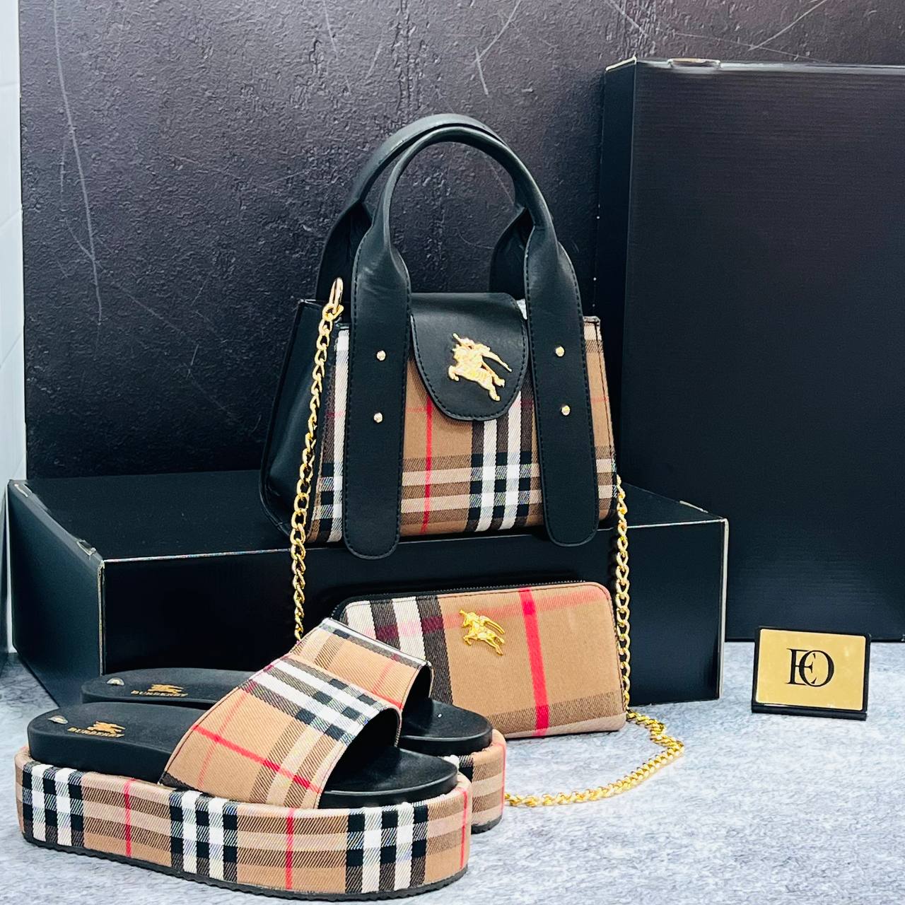 Ensemble Burberry Classique : Sac à Main, Portefeuille et Sandales à Plateforme