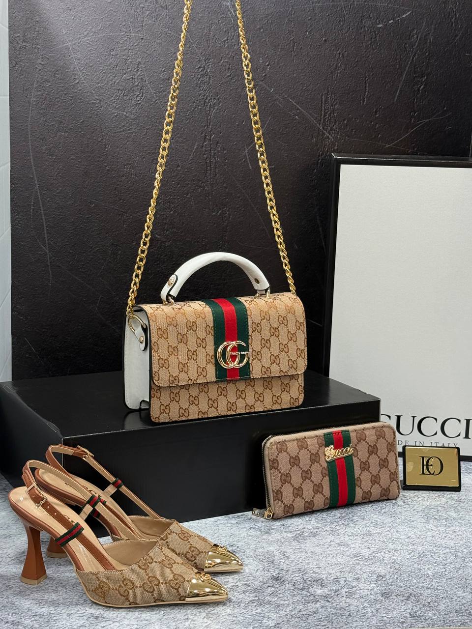 Ensemble Burberry Classique : Sac à Main, Portefeuille et Sandales à Plateforme