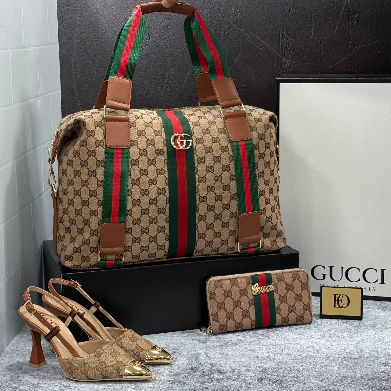 Ensemble Burberry Classique : Sac à Main, Portefeuille et Sandales à Plateforme