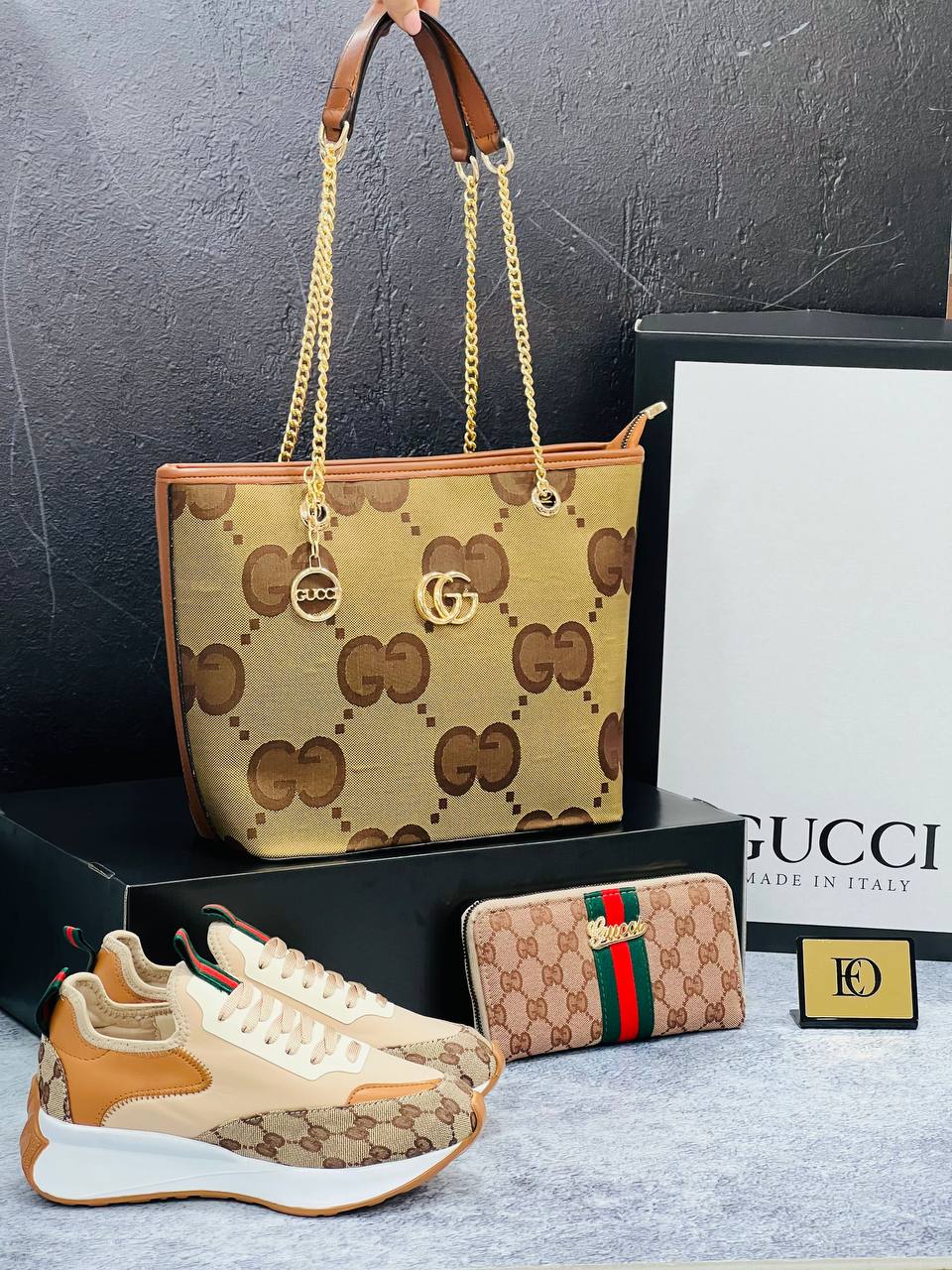Ensemble Gucci Beige et Marron : Sac à Main, Portefeuille et Baskets Assortis