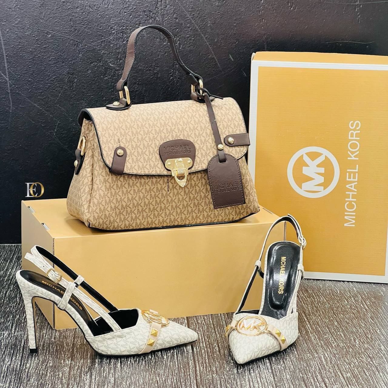 Ensemble Miu Miu Noir Élégant : Sac à Main et Sandales à Talons Assortis