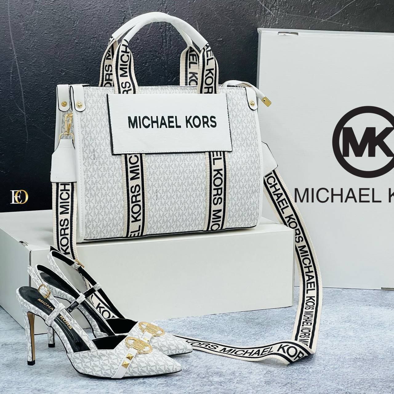 Ensemble Michael Kors Blanc et Noir : Sac à Main et Escarpins Assortis