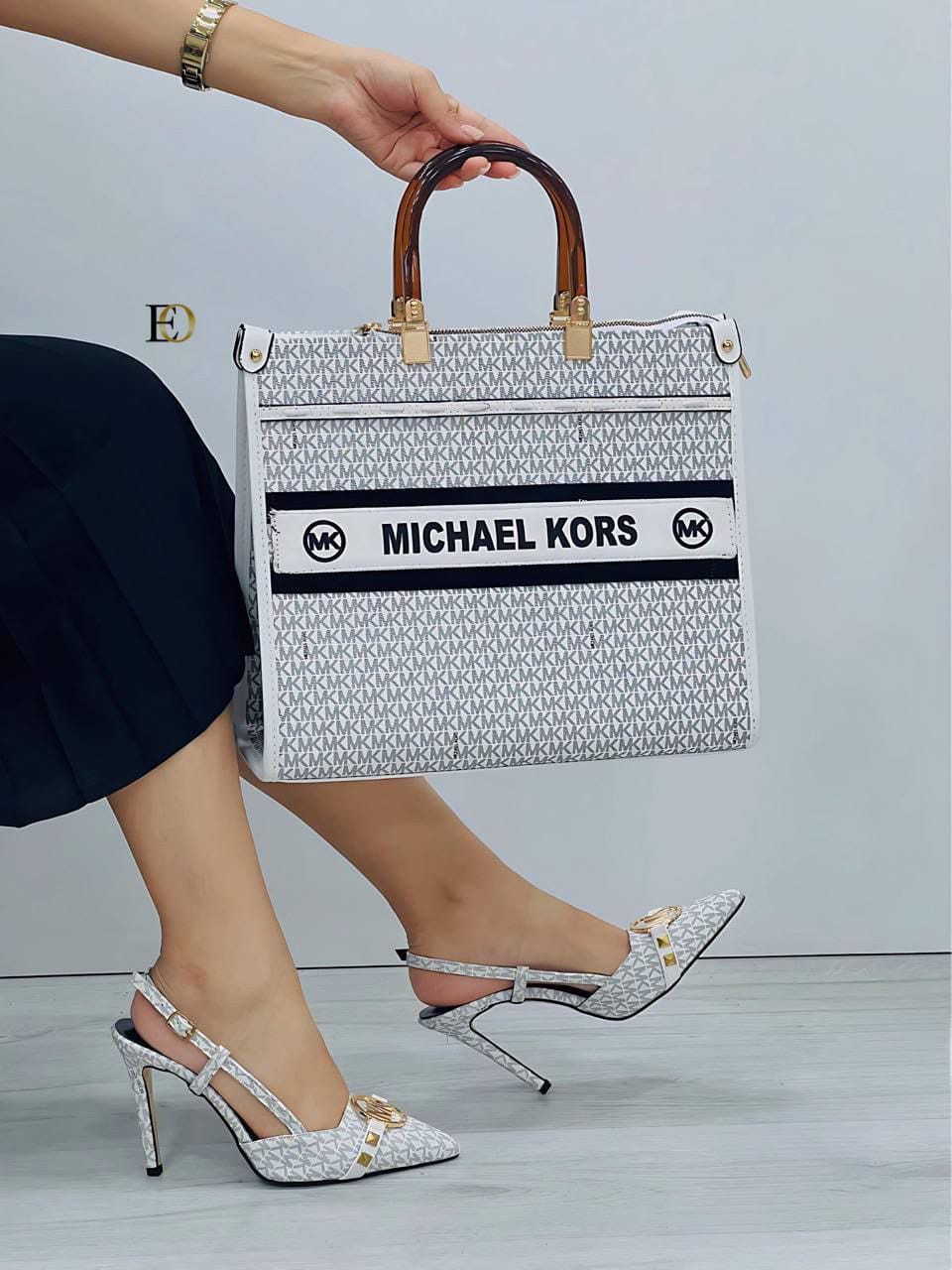 Ensemble Michael Kors Blanc et Noir : Sac à Main et Escarpins Assortis