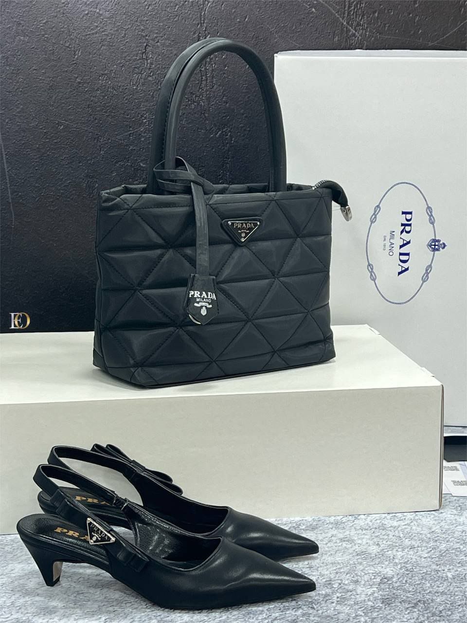 Ensemble Prada Blanc Élégant : Sac à Main en Cuir et Escarpins Assortis