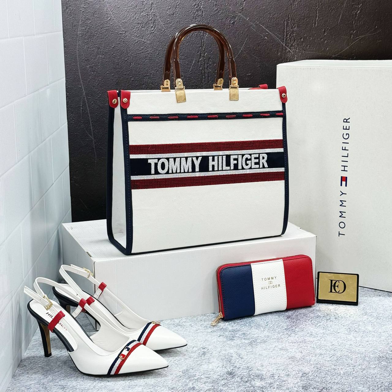 Ensemble Tommy Hilfiger Tricolore : Sac Cabas, Portefeuille et Baskets Assortis