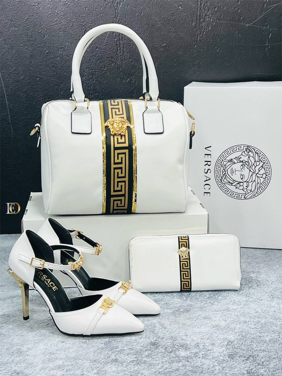 Ensemble Versace Blanc et Or : Sac à Main, Portefeuille et Escarpins Assortis