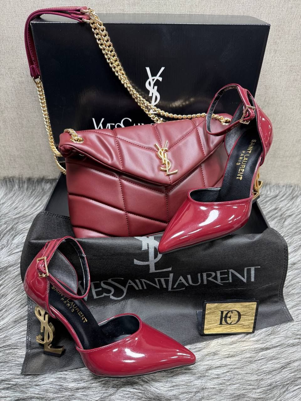 Ensemble Saint Laurent Noir et Or : Sac Loulou Camera et Escarpins Assortis