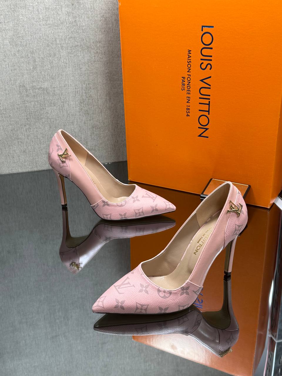 Escarpins Louis Vuitton en Toile Monogram Rose et Cuir Verni