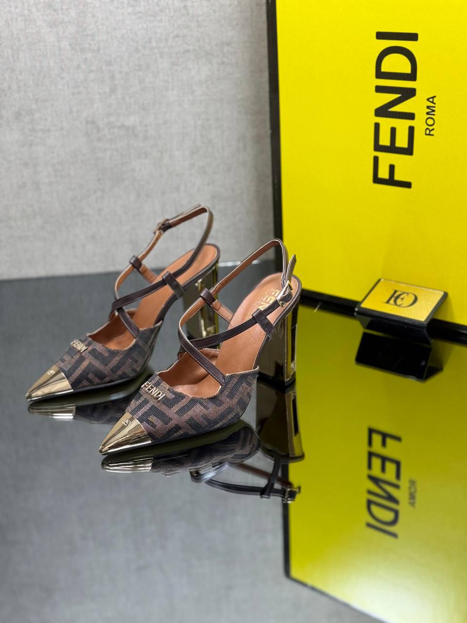 Escarpins Fendi pour Femme - Motif FF Marron et Noir avec Détails Dorés