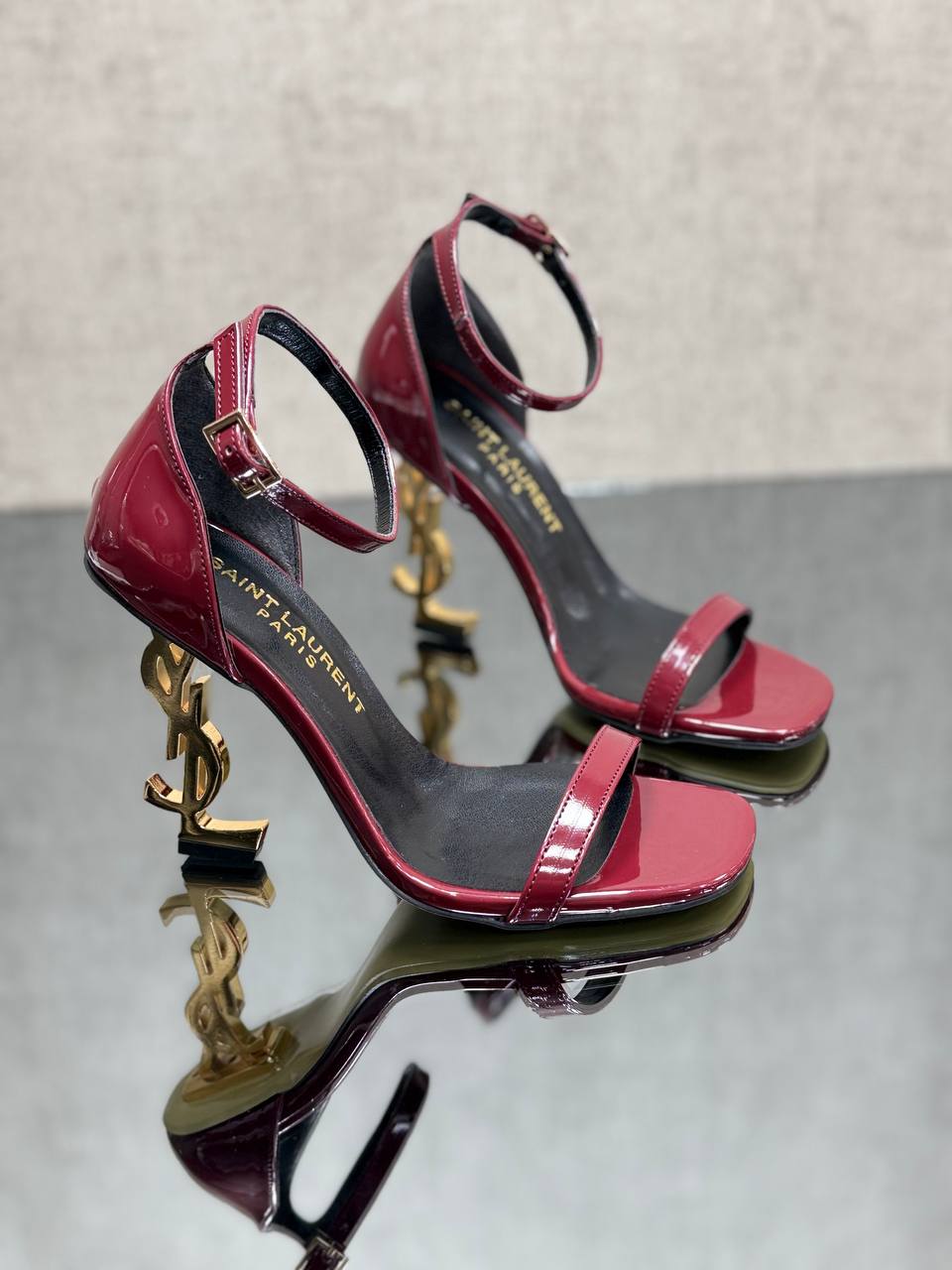  Sandales Saint Laurent Opyum en Cuir Verni Rouge avec Talon YSL