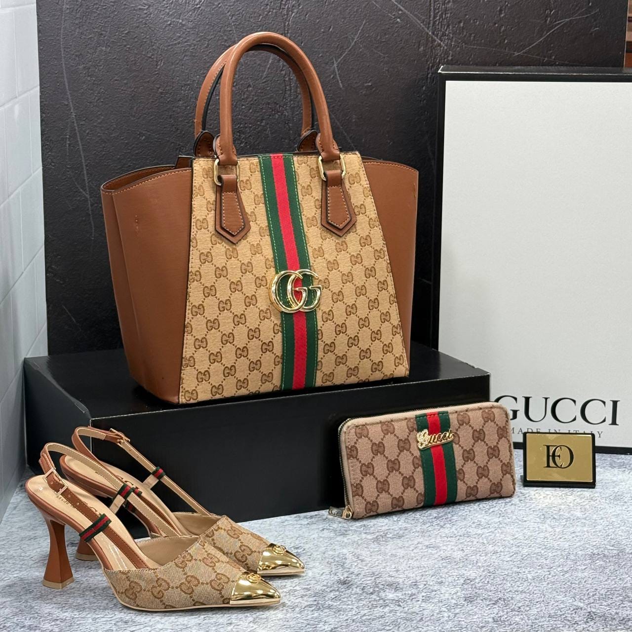 Ensemble Gucci Beige et Marron : Sac à Main, Portefeuille et Escarpins Assortis