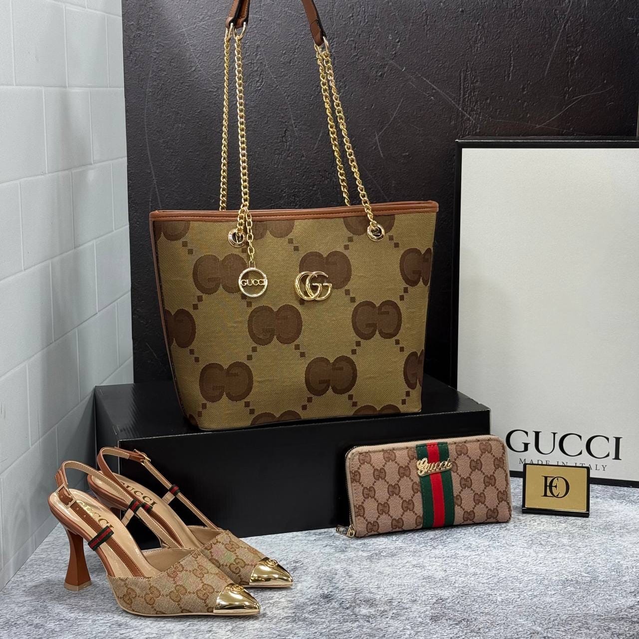 Ensemble Gucci Beige et Marron : Sac à Main, Portefeuille et Escarpins Assortis
