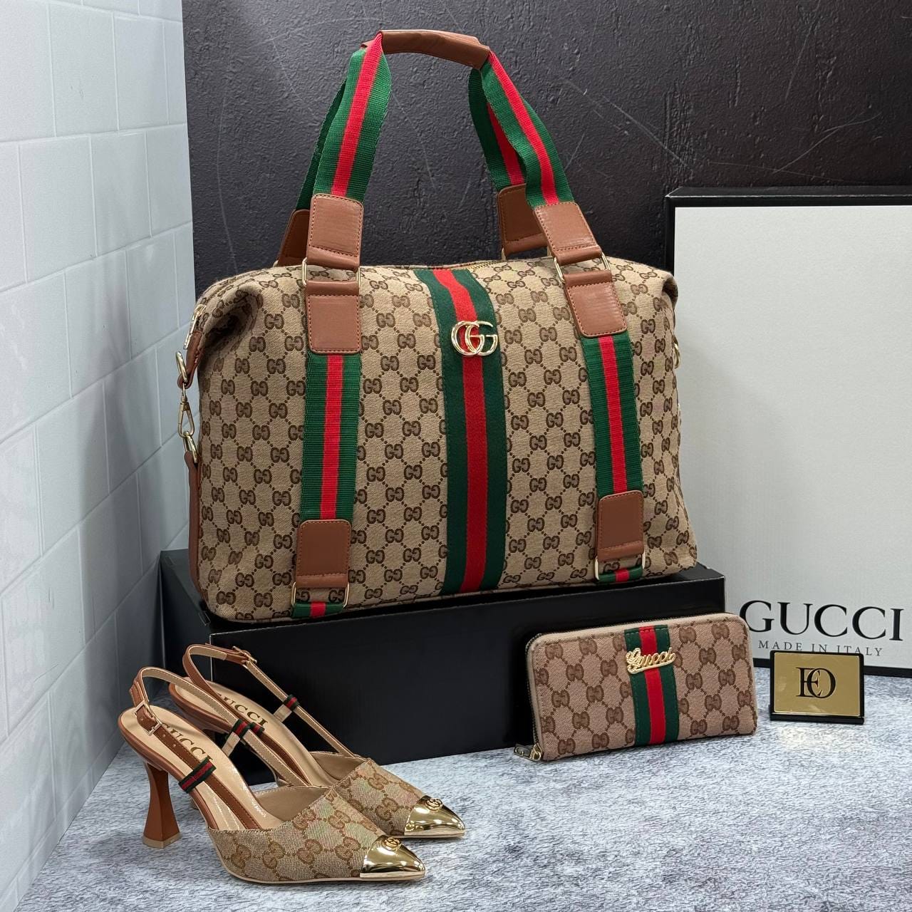 Ensemble Gucci Beige et Marron : Sac à Main, Portefeuille et Escarpins Assortis