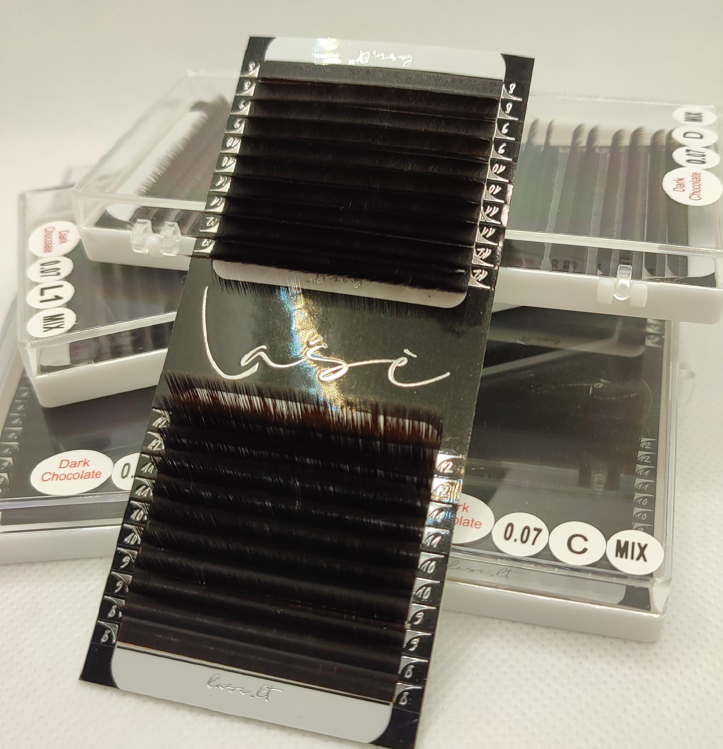 0,07mm "Lašė" Rudos volume blakstienos