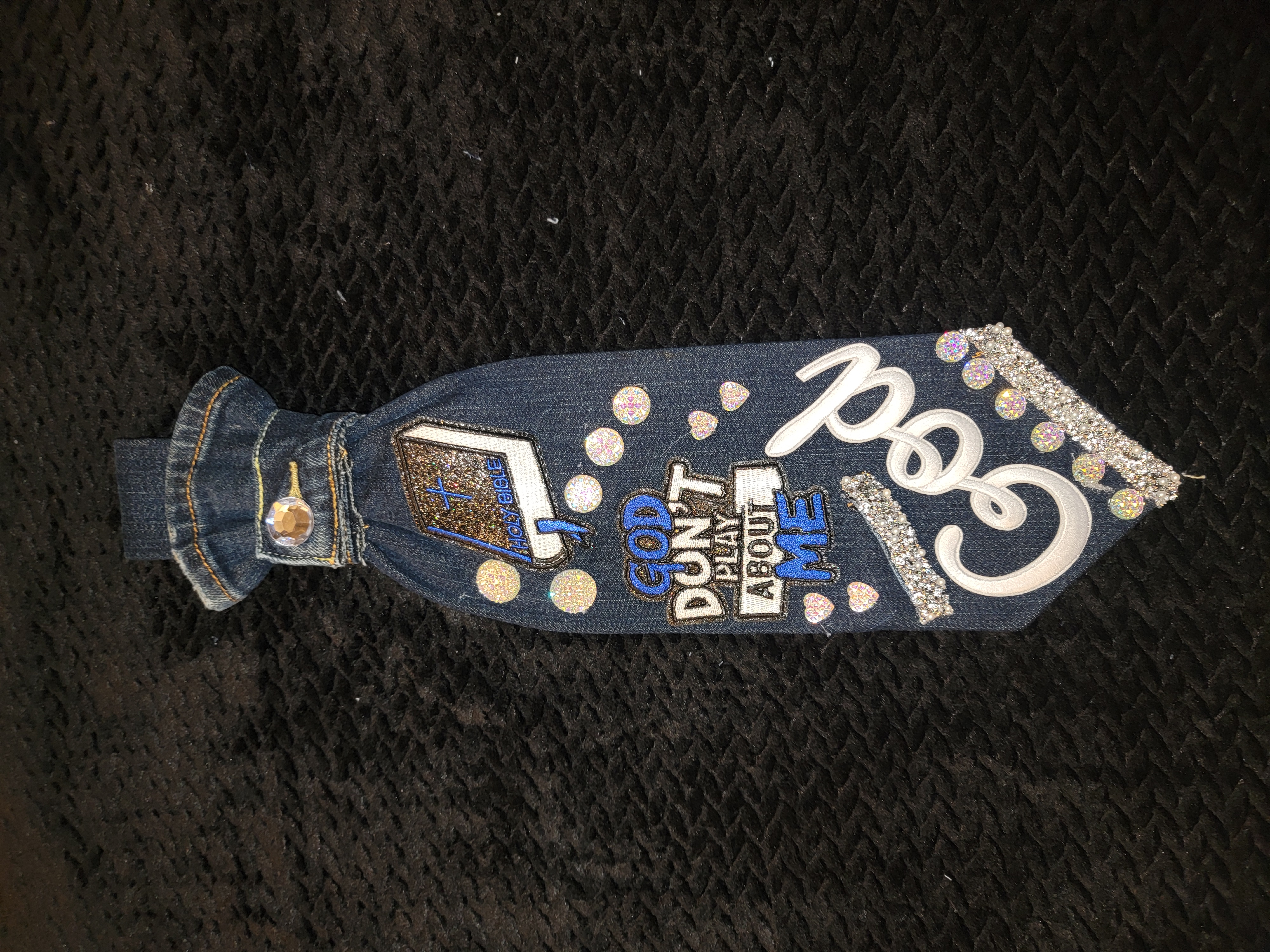 Blue God don't play tie