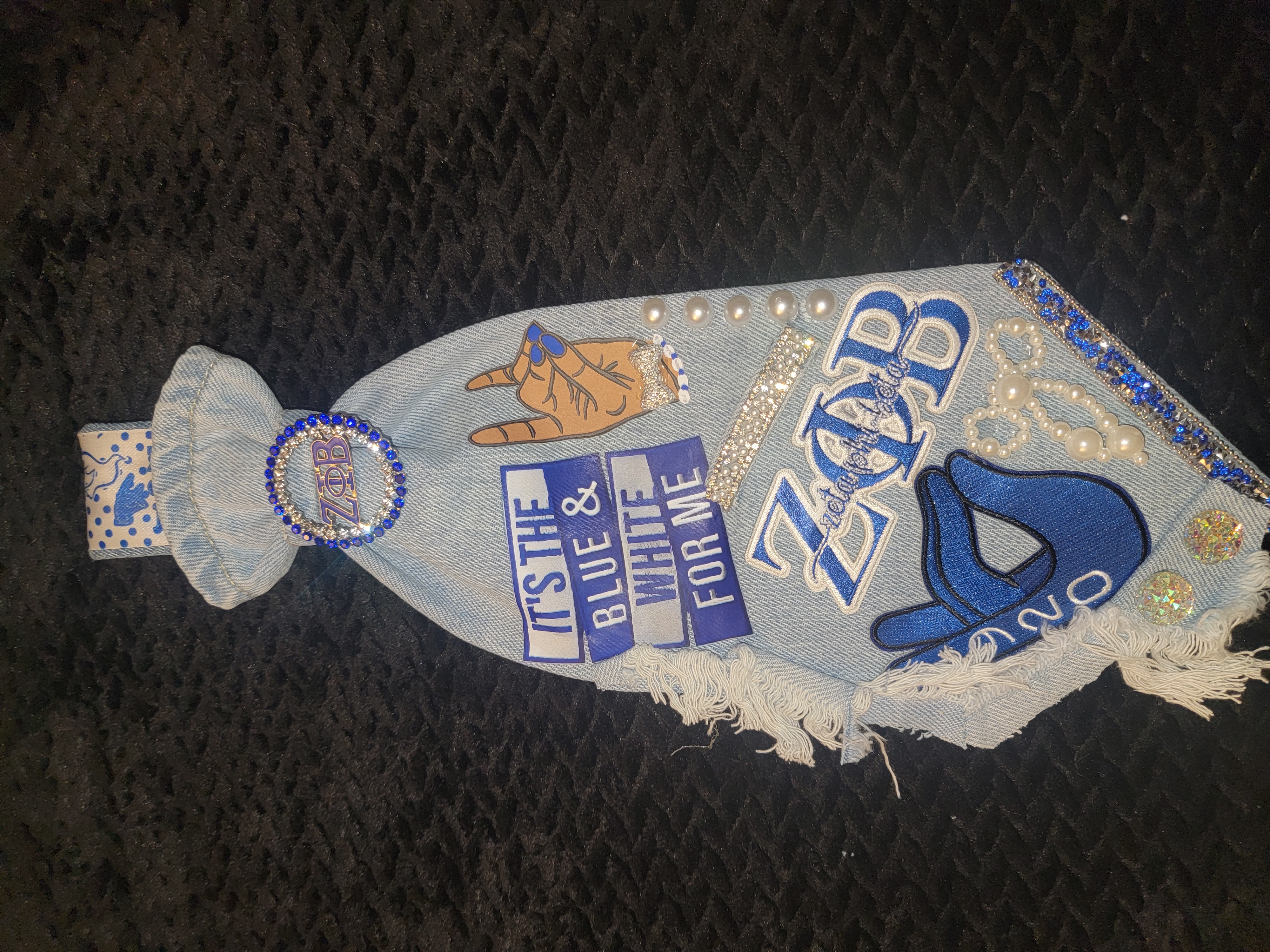 Zeta tie (blue sign)