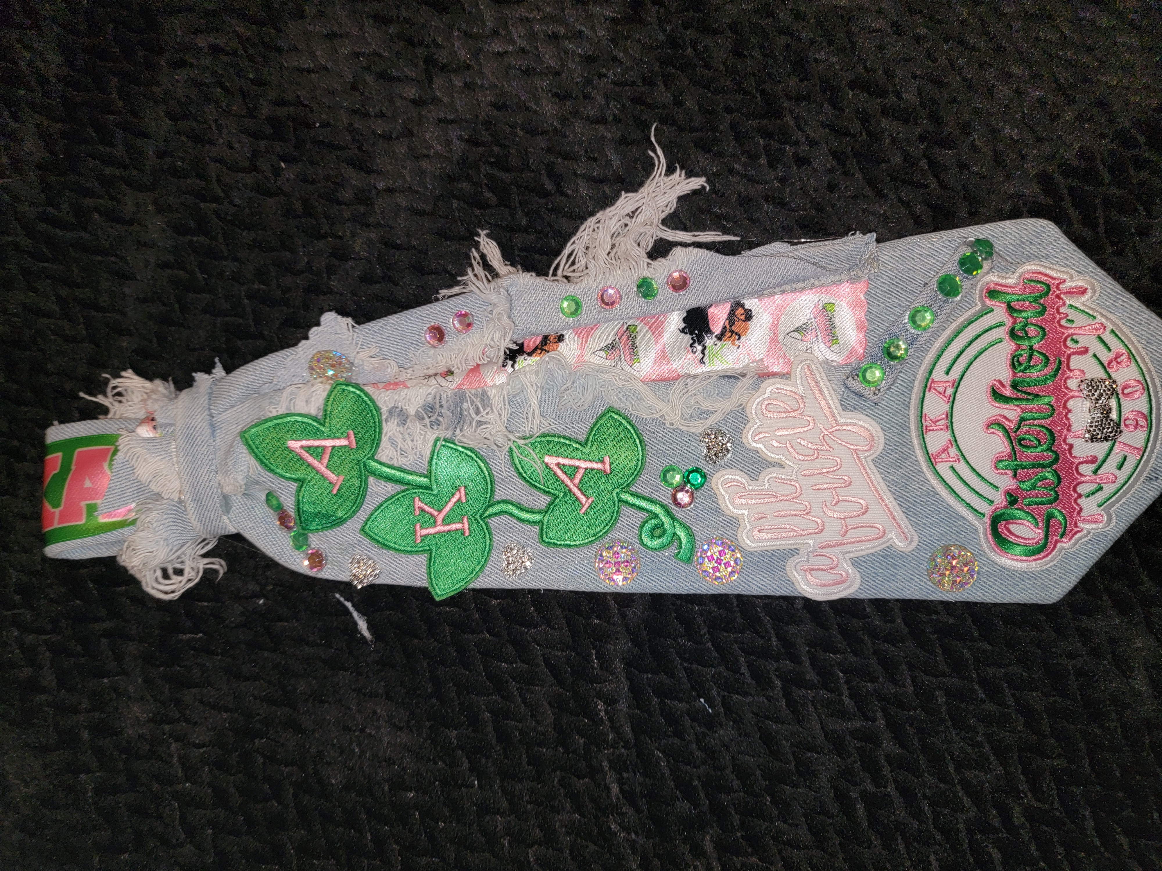 AKA Green leaf tie
