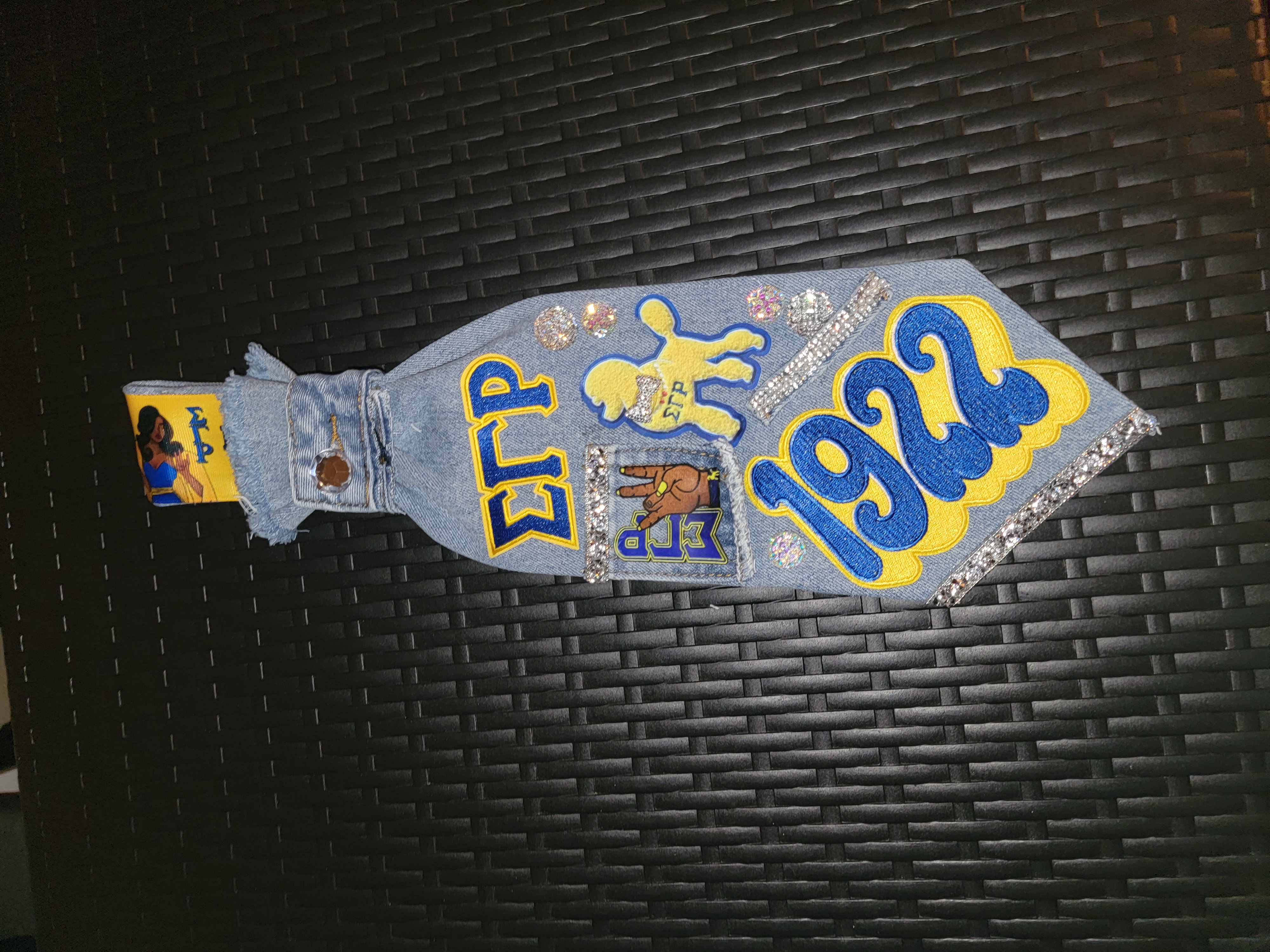 Sigma Gamma Rho tie (1922)