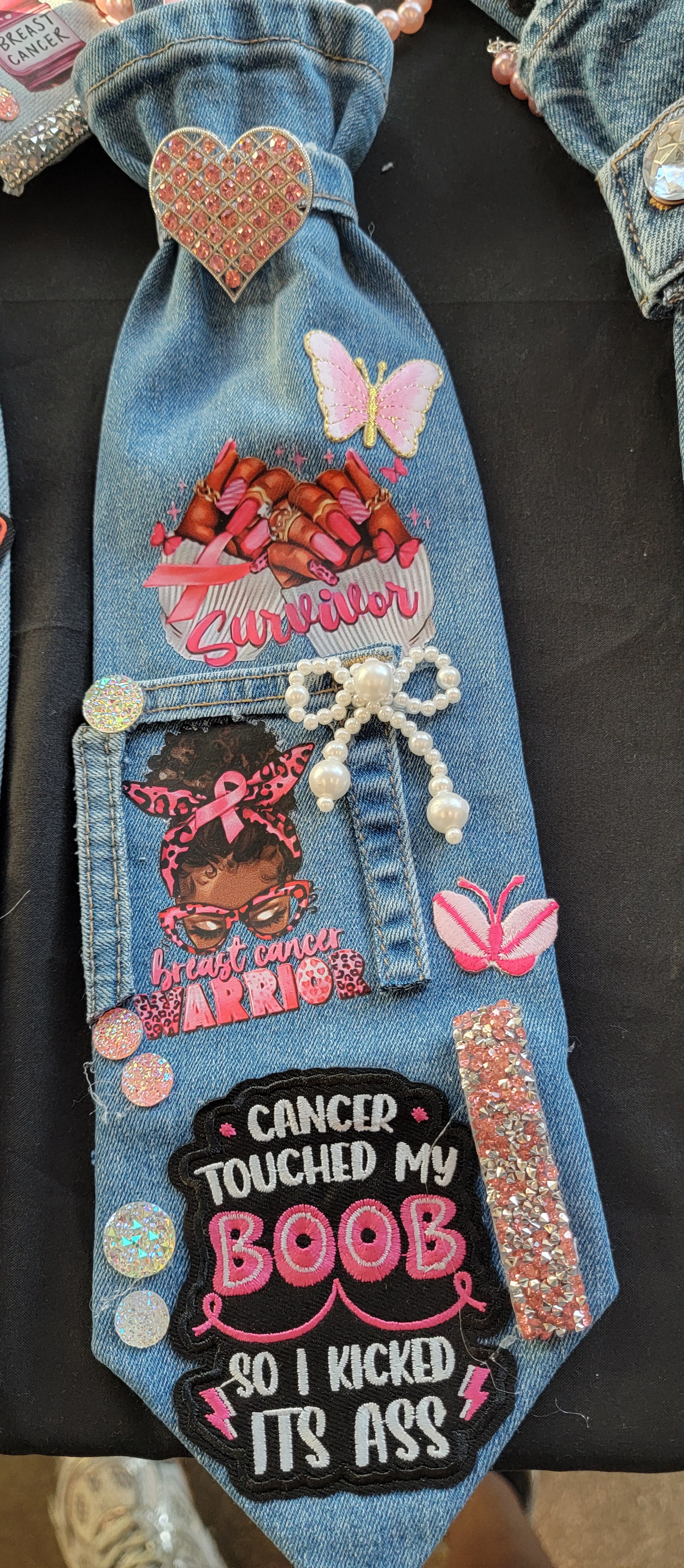 Breast cancer tie (pink heart pin)
