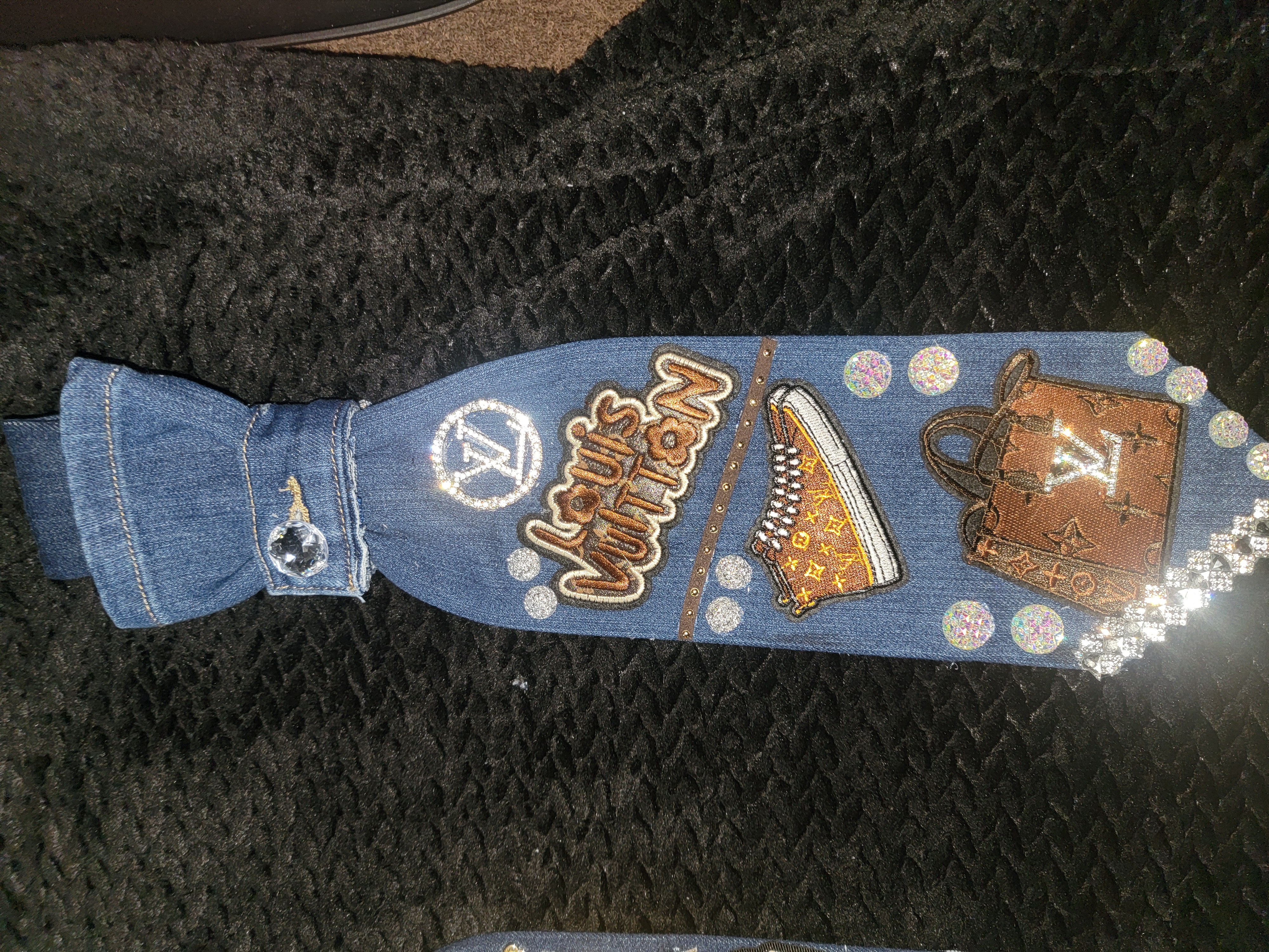 LV (purse) 