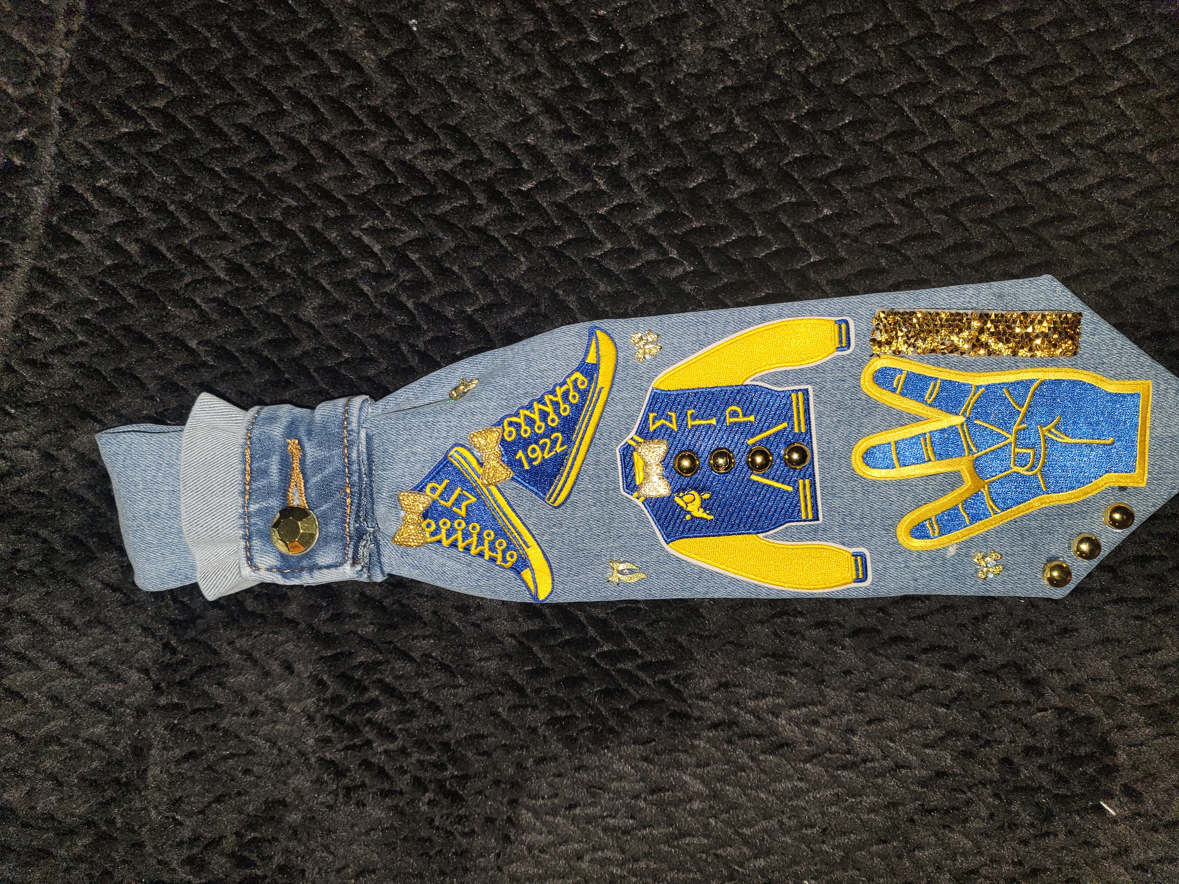 Sigma gamma rho (hand) 