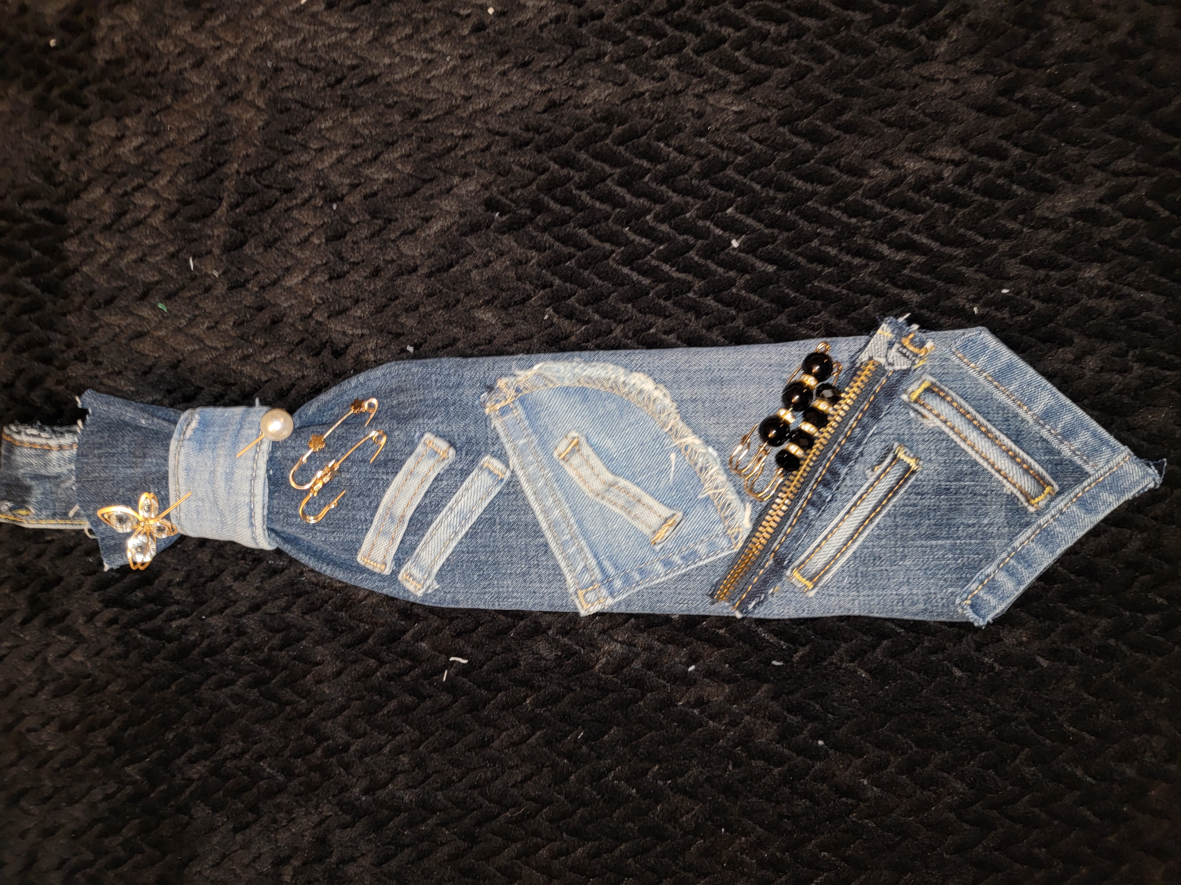 Denim and pins tie 