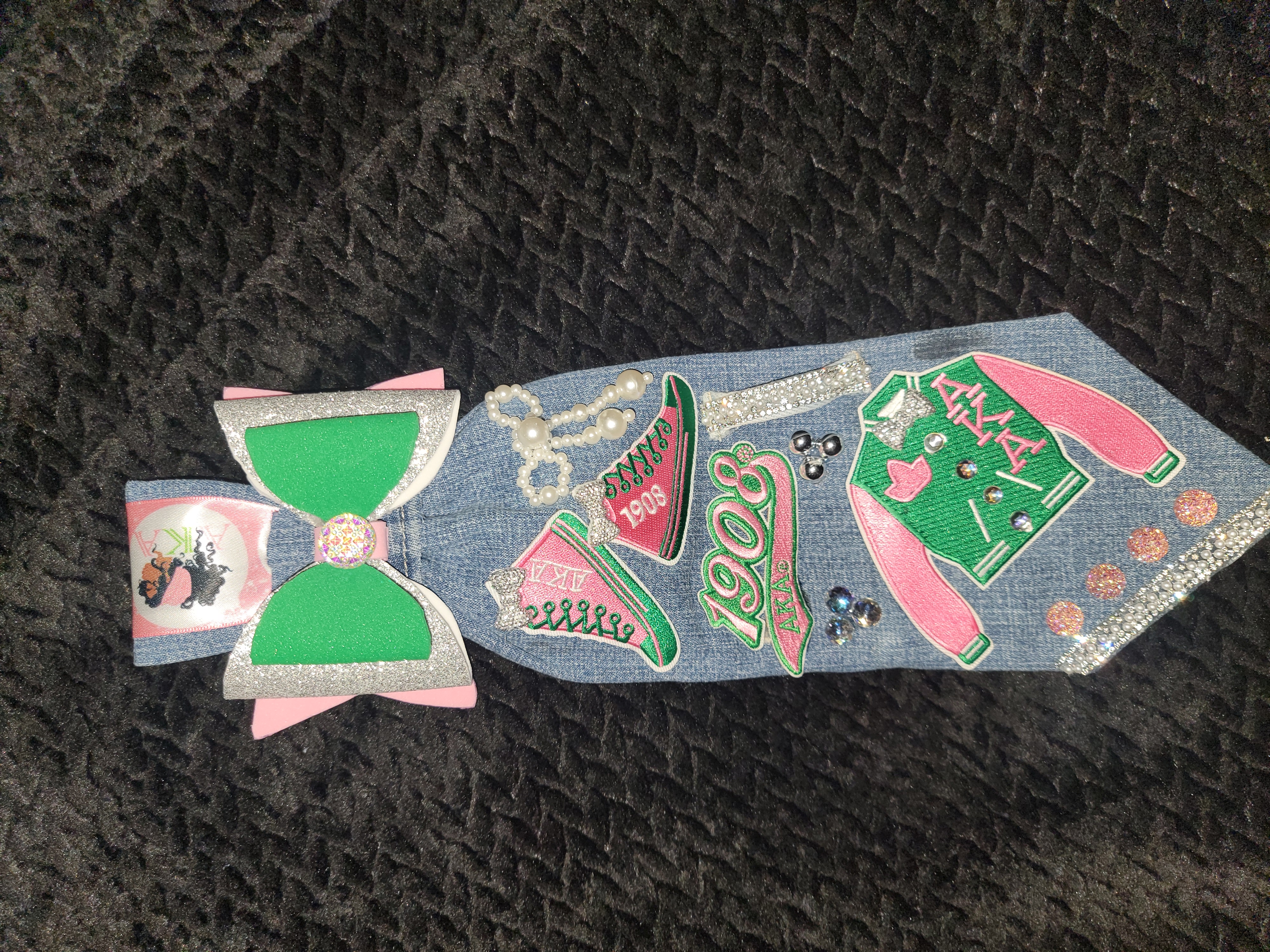AKA tie w/removable bow