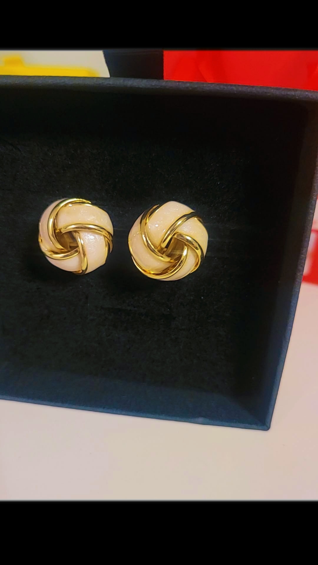 Elegant Stud Swirl Earrings | GENICX