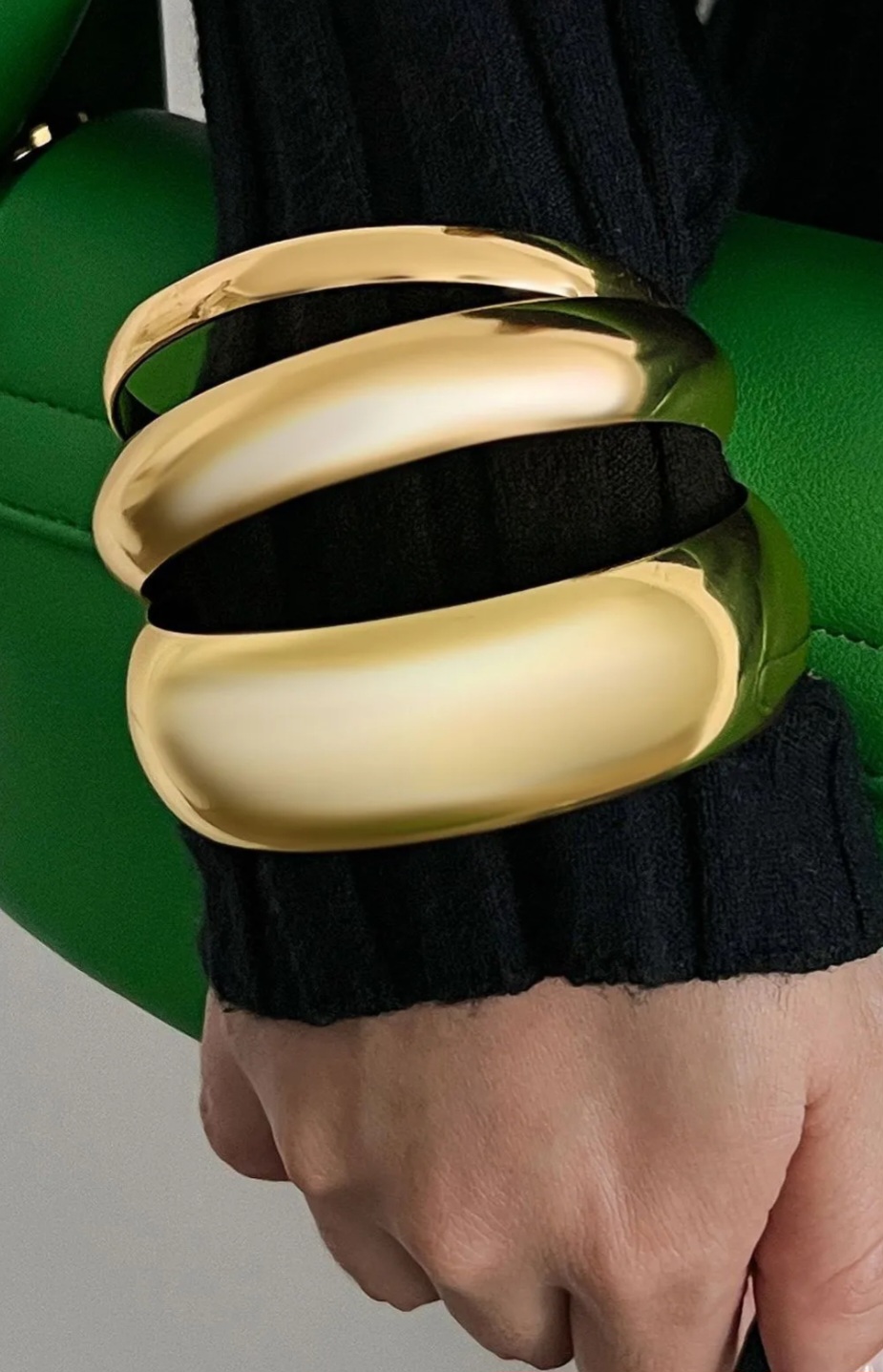 Chunky Gold Bangle Bracelets set for women. | GENICX