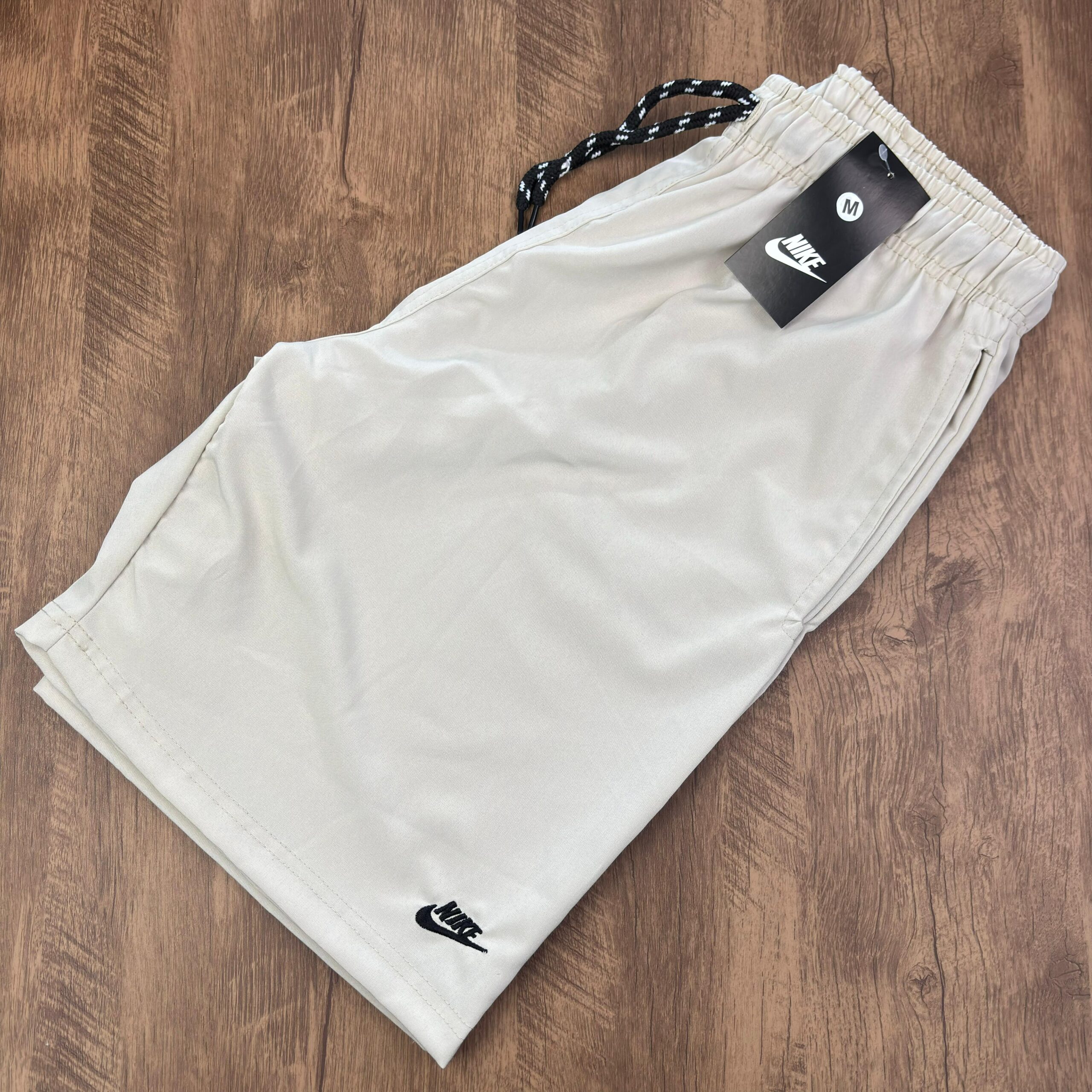 Bermuda Nike Tactel com elastano 