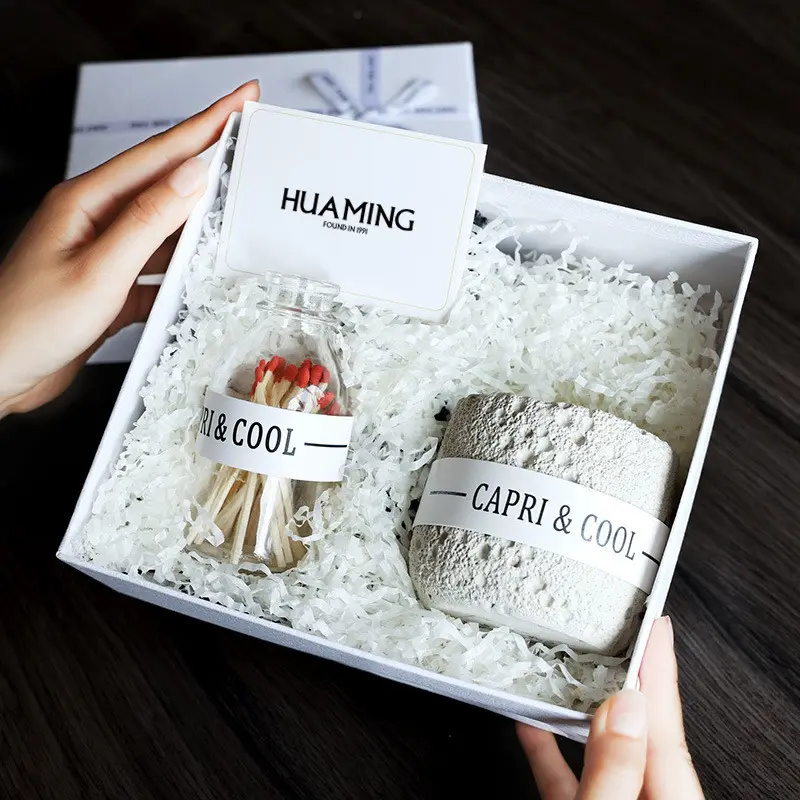 Luxus Duftkerze aus Sojawachs im Geschenkkarton mit Holzdocht || Luxury Soy Wax Scented Candle in Gift Box with Wooden Wick