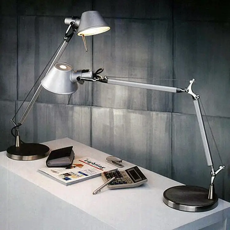 Moderne verstellbare Schreibtischlampe mit USB-Ladefunktion || Modern Adjustable Desk Lamp with USB Charging Function