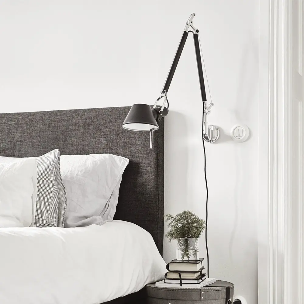 Moderne verstellbare Schreibtischlampe mit USB-Ladefunktion || Modern Adjustable Desk Lamp with USB Charging Function