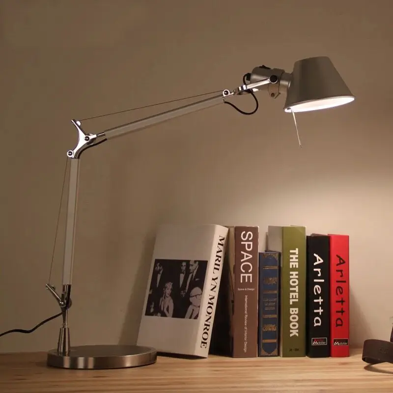 Moderne verstellbare Schreibtischlampe mit USB-Ladefunktion || Modern Adjustable Desk Lamp with USB Charging Function