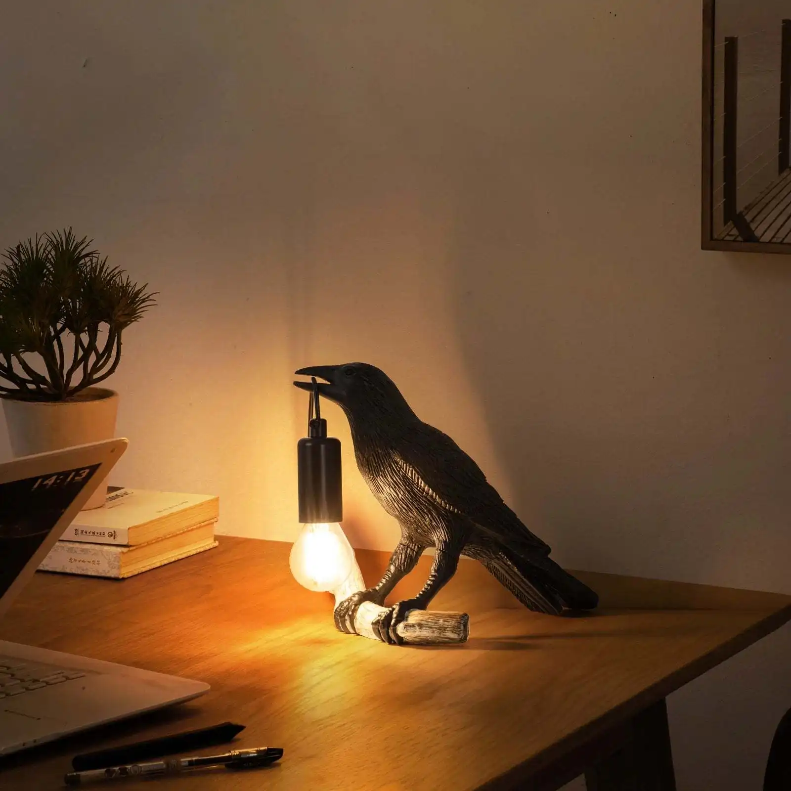 Kreative Rabenleselampe mit LED, Touch-Schalter und Dreifarb-Dimmung || Creative raven reading lamp with LED, touch switch and three-colour dimming