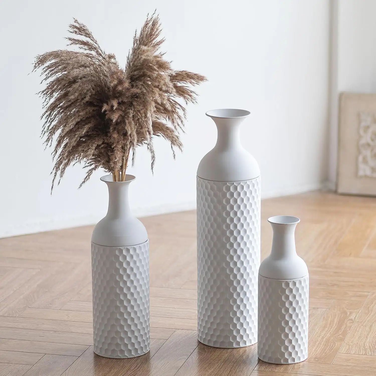 Set von 3 Metallblumenvasen, Ideale Akzentstücke für Kaffee- und Beistelltische || Set of 3 Metal Flower Vases, Ideal Accent Pieces for Coffee and Side Tables