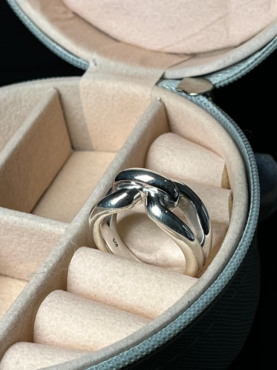 Anillo nudo plata inflada