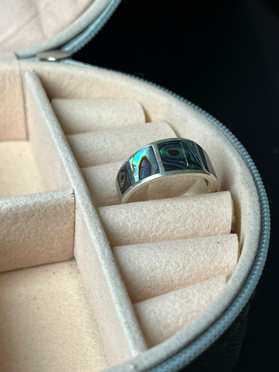 Anillo de plata con nacar