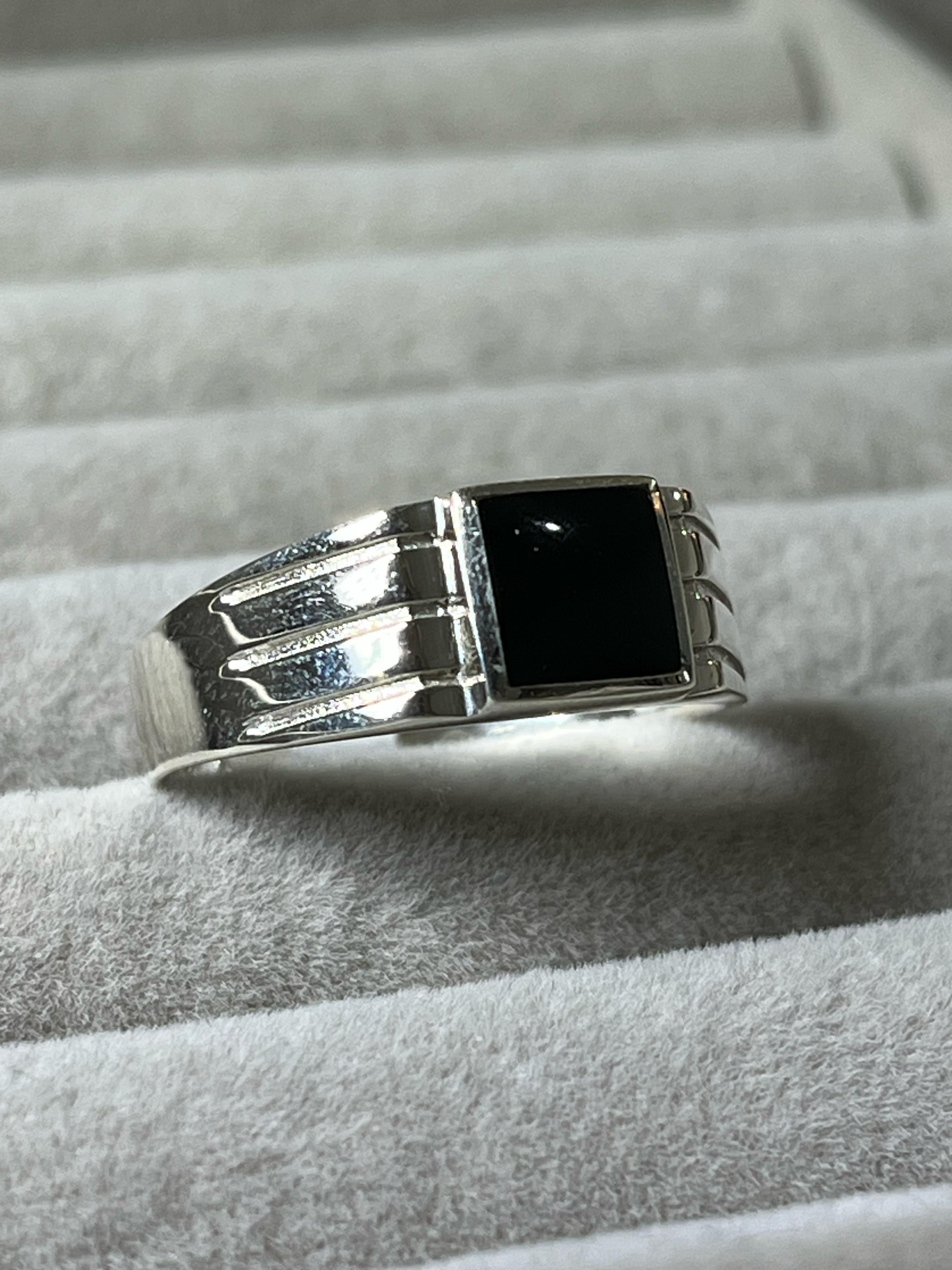 Anillo de plata con piedra onix para hombre