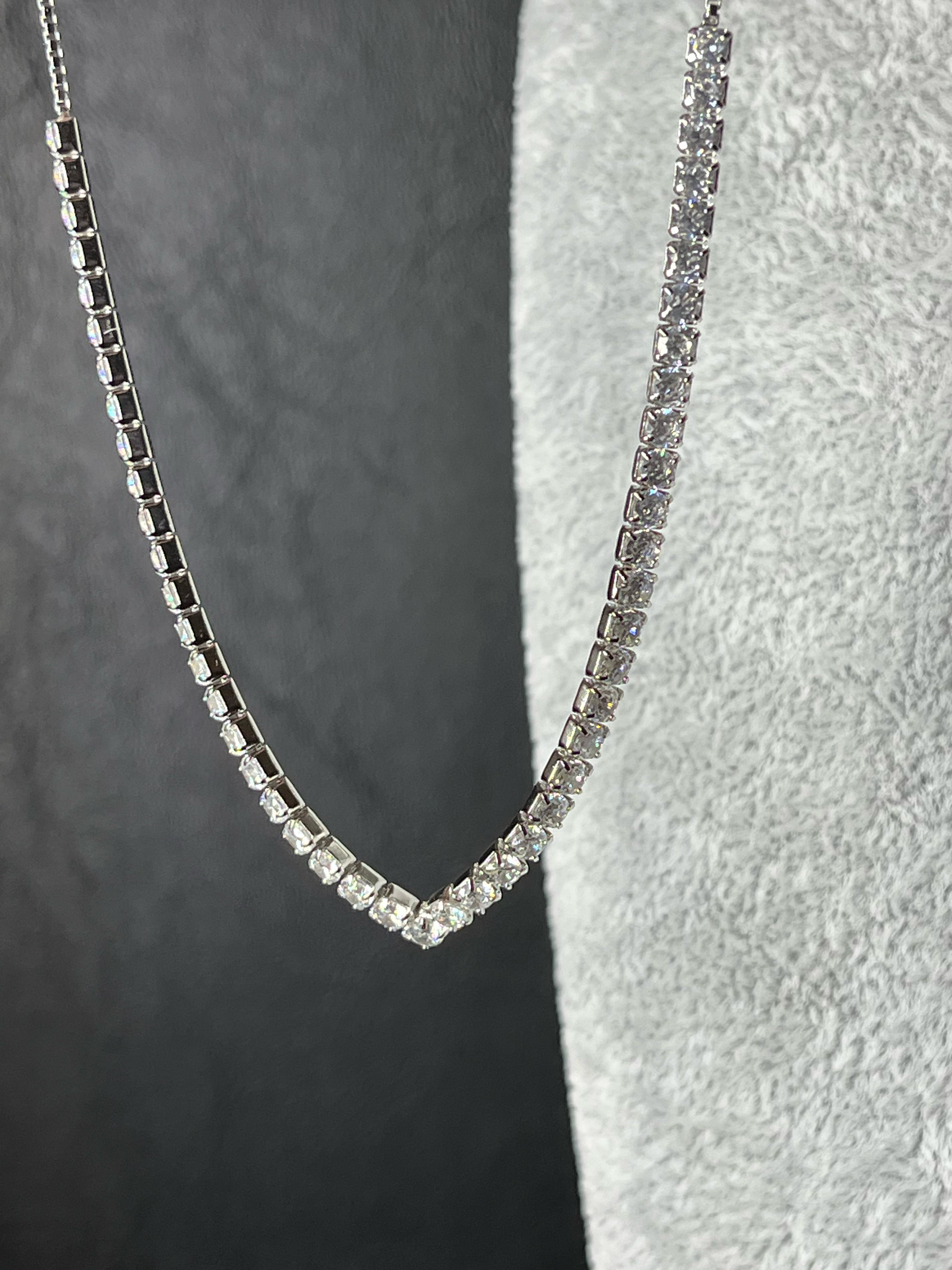 Gargantilla tenis corte V